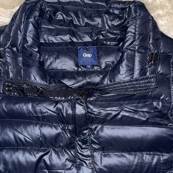 GAP Puffer Vest - Picture 9 of 10